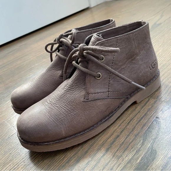 NEW UGG Kids Boots - Picture 1 of 13